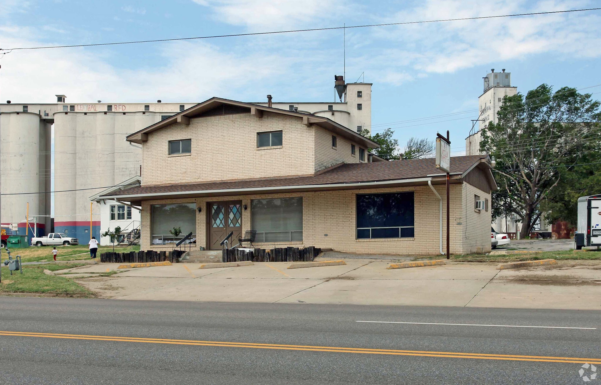 1020 S Rock Island Ave, El Reno, OK for Sale