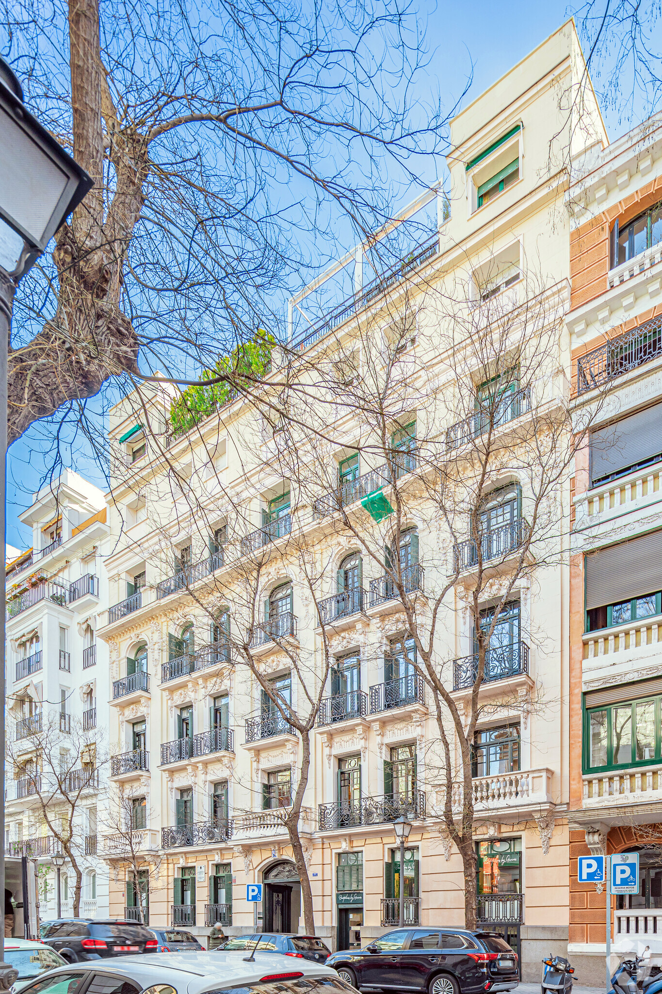 14 Calle Del Monte Esquinza, Madrid, MAD for Rent