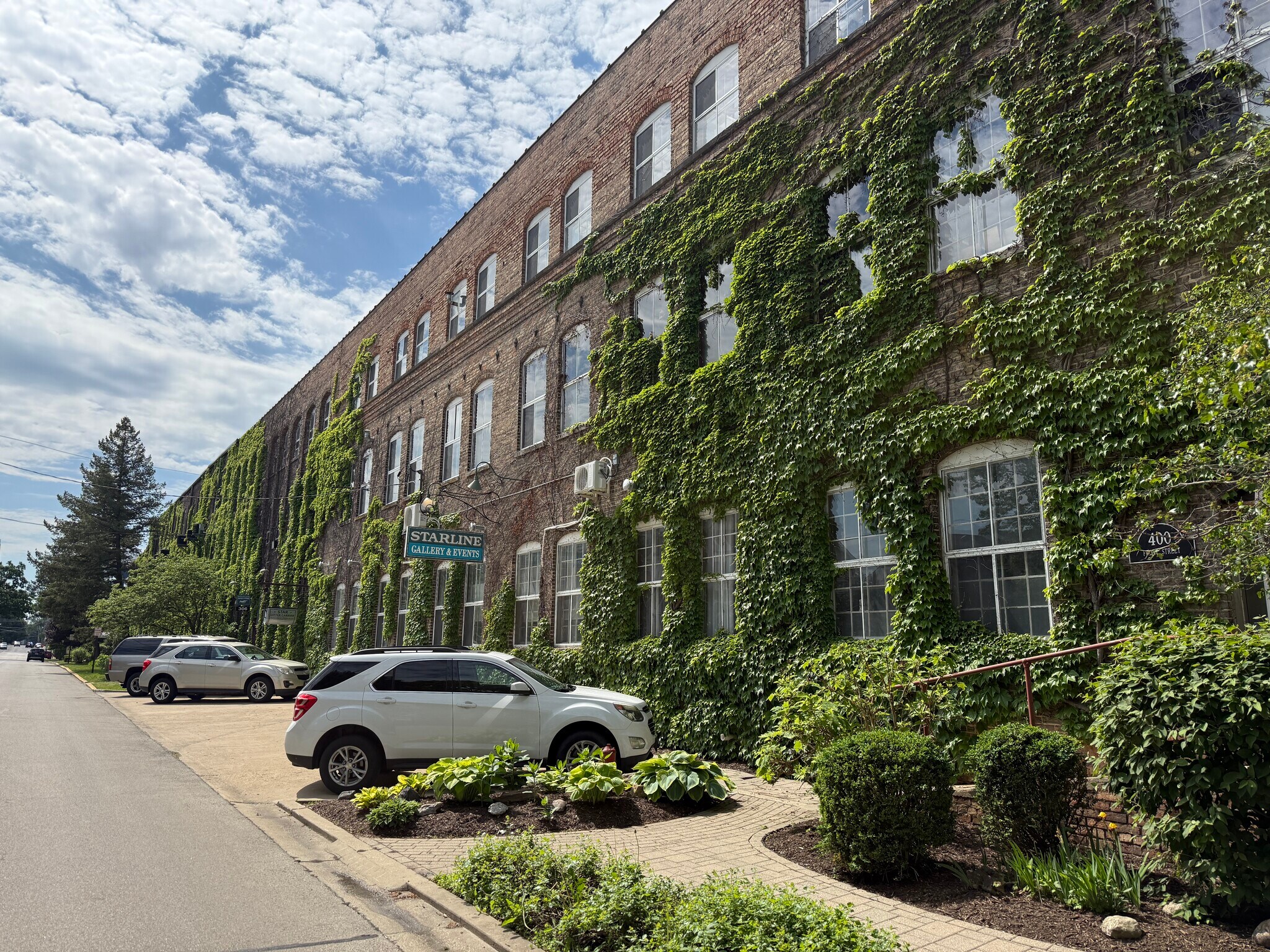 300-306 W Front St, Harvard, IL for Rent