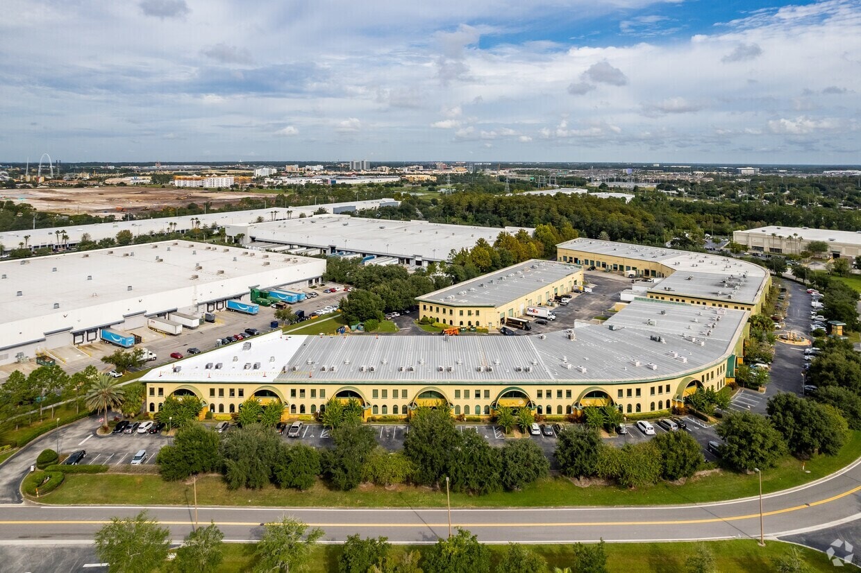 6881 Kingspointe Pky, Orlando, FL for Sale