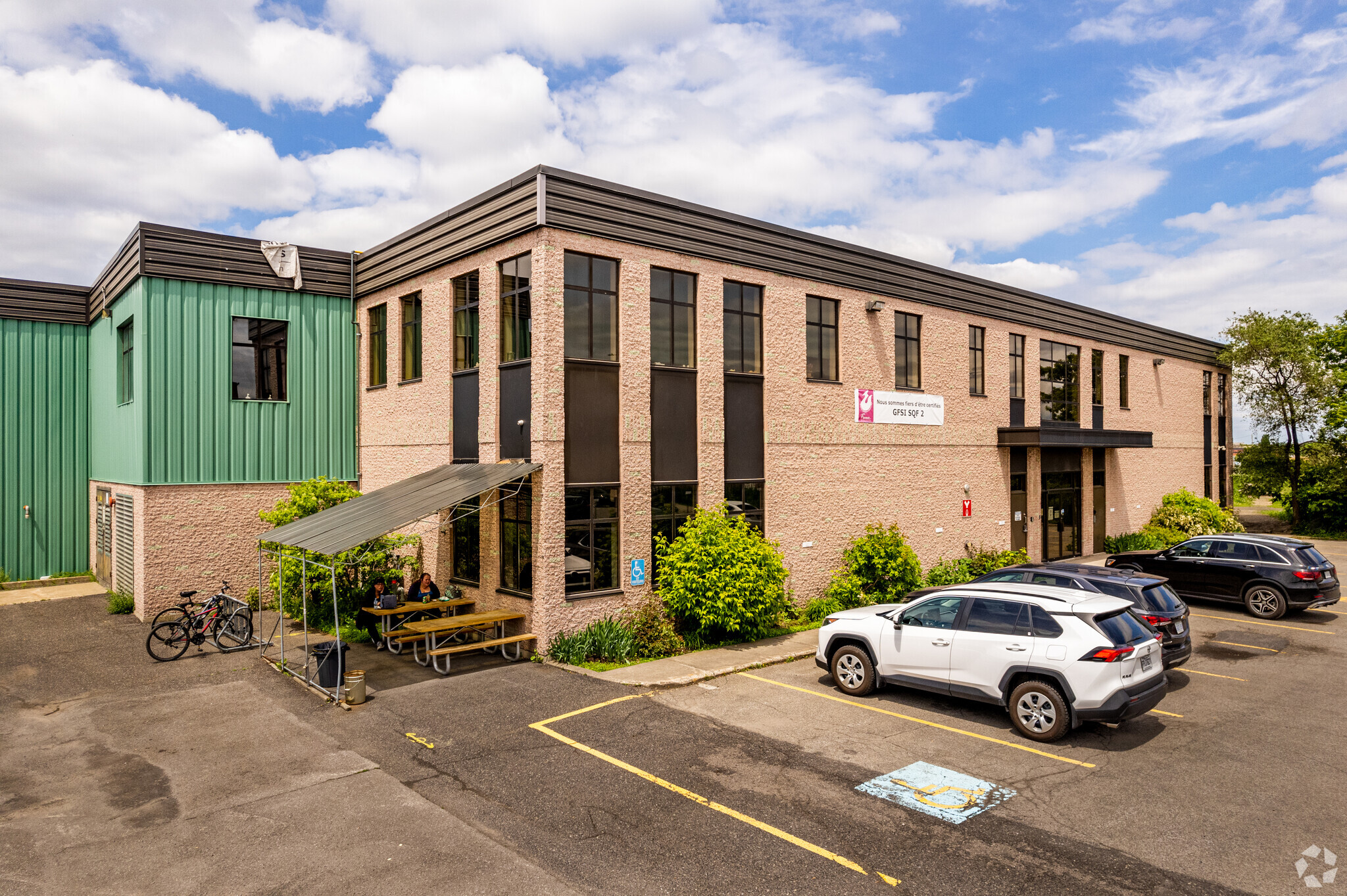 5065-5067 Rue Ontario E, Montréal, QC for Rent