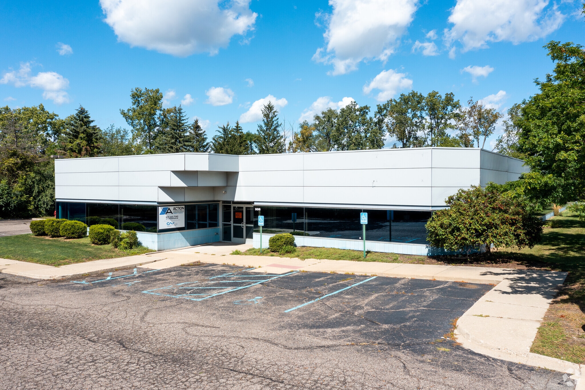 24245 Karim Blvd, Novi, MI for Sale