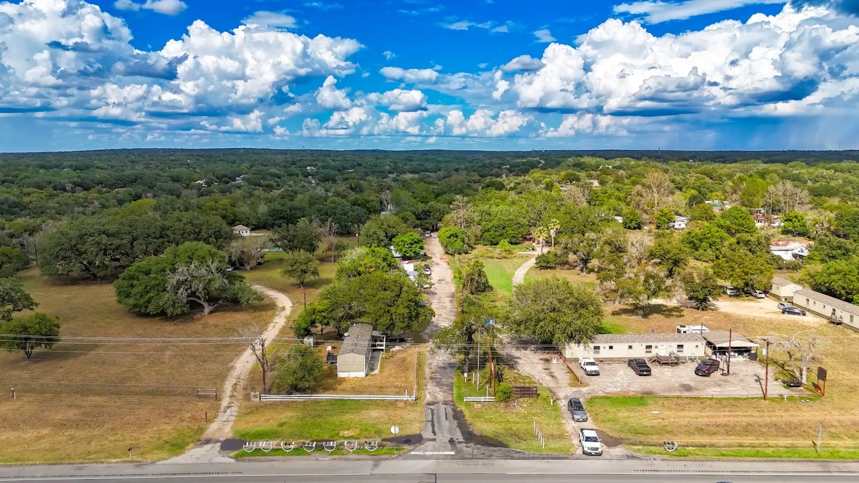 102 Oak Ridge Dr, Floresville, TX for Sale