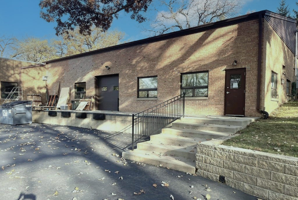 39W433 Highland Ave, Elgin, IL for Rent