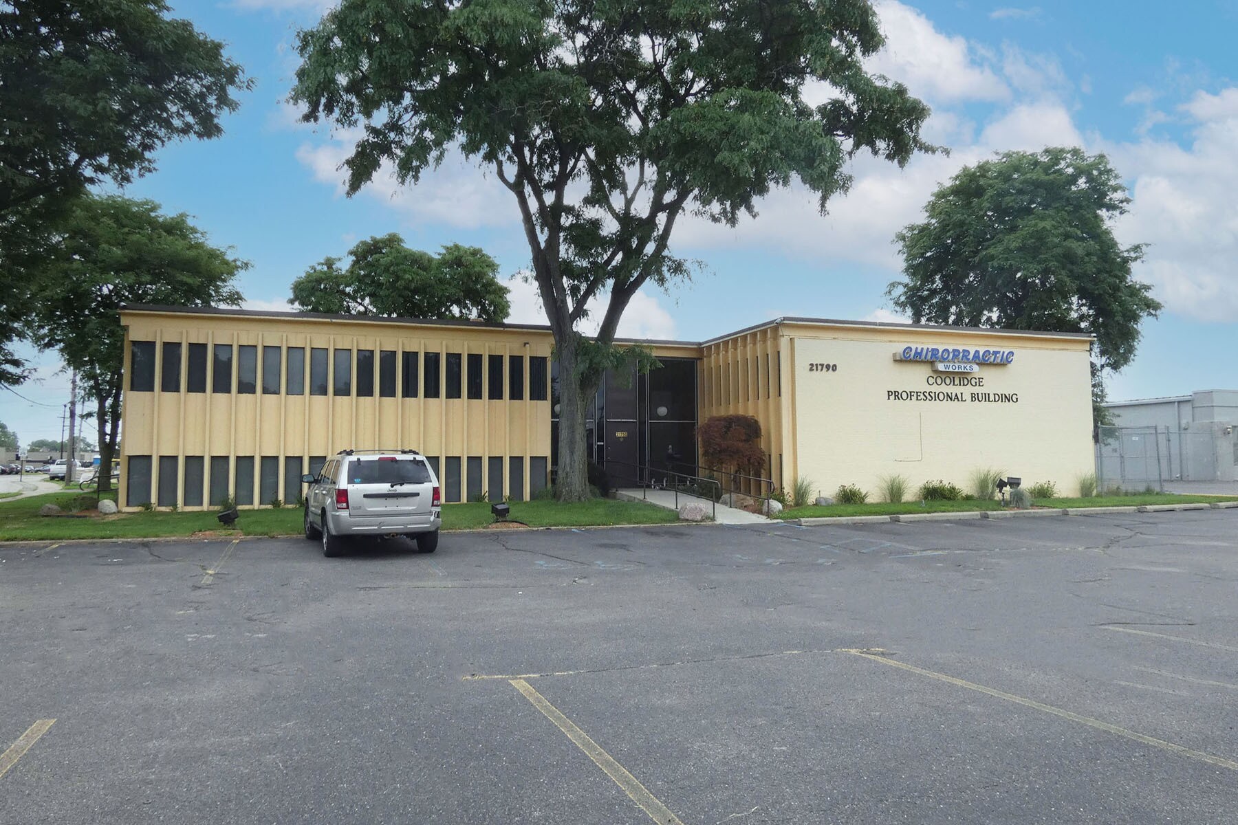21790 Coolidge Hwy, Oak Park, MI for Rent
