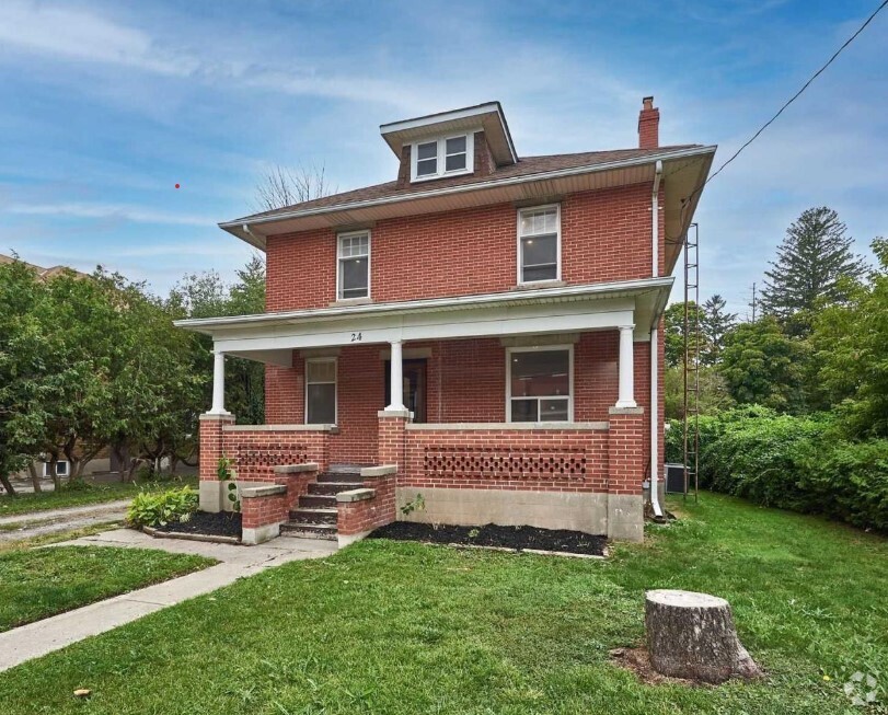 24 Baldwin St, Whitby, ON for Rent