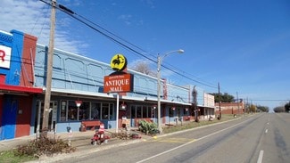 Lott, TX Storefront - 208 E Gassaway Ave
