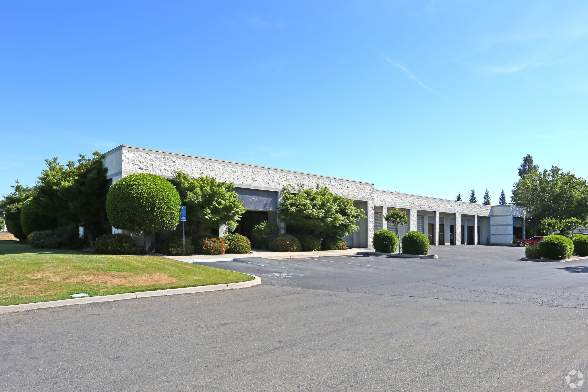 2720 N Grove Industrial Dr, Fresno, CA for Rent