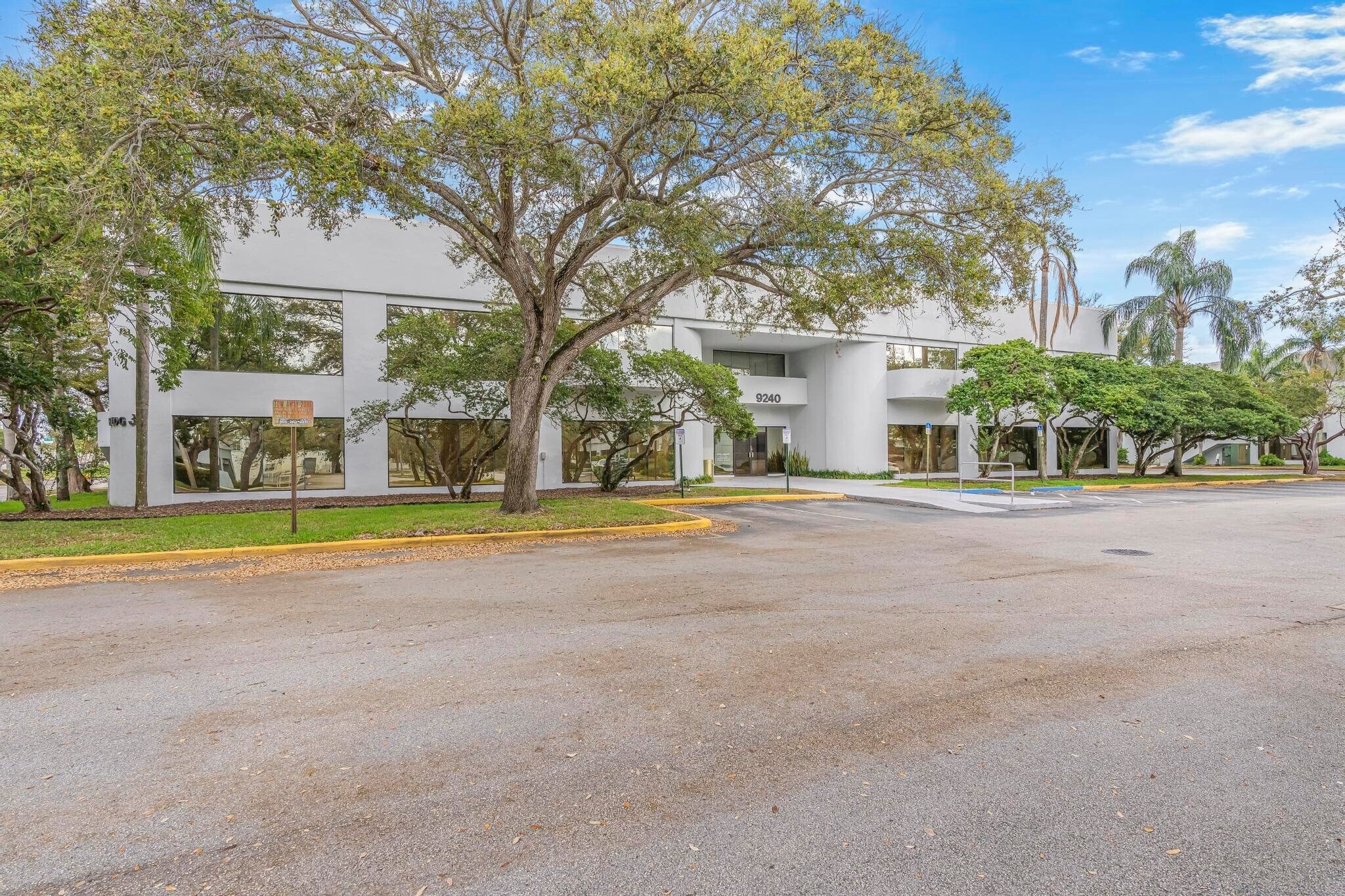 9240 Sunset Dr, Miami, FL for Rent