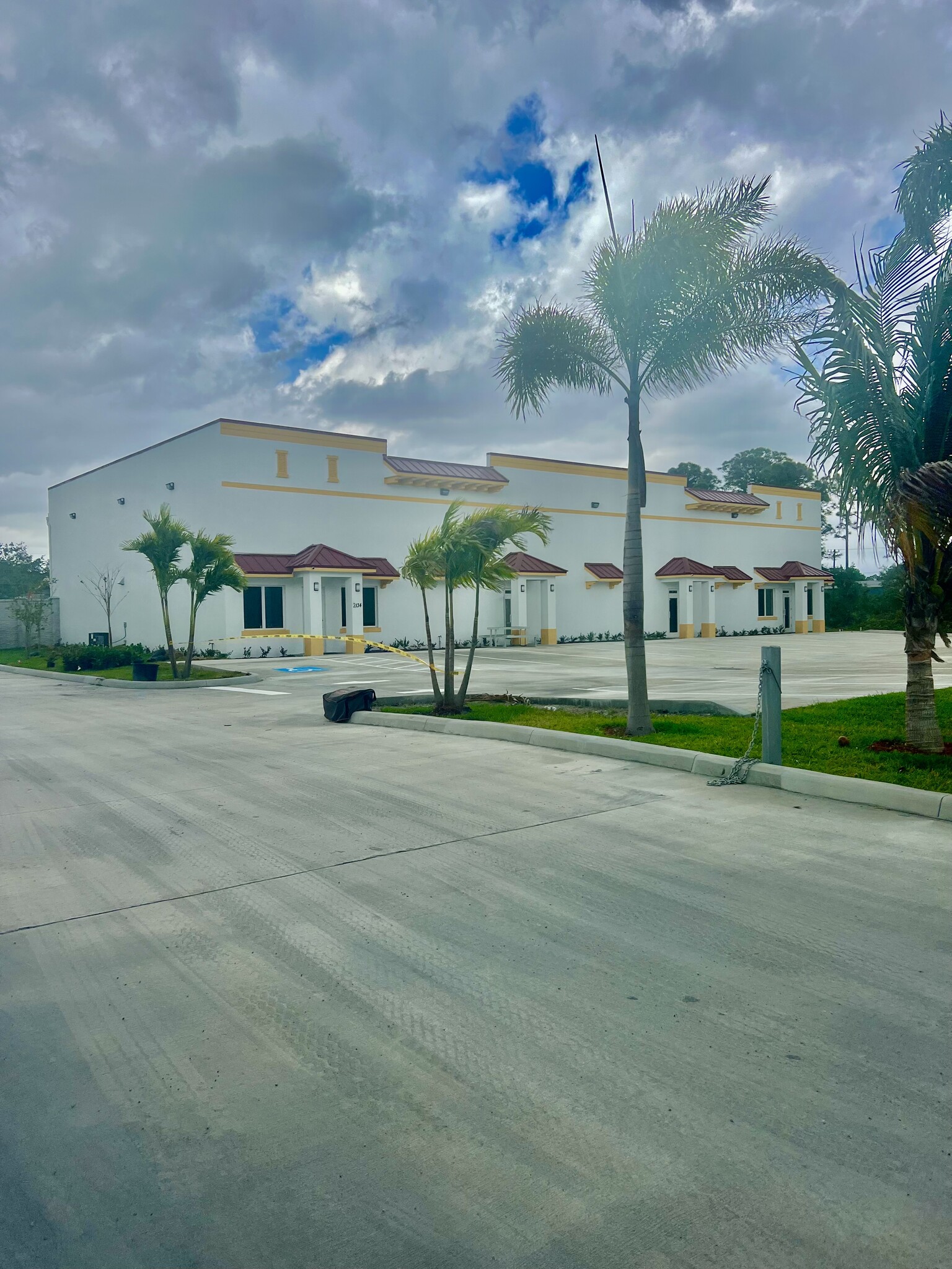 2174 NW Commerce Lakes Dr, Port Saint Lucie, FL for Sale