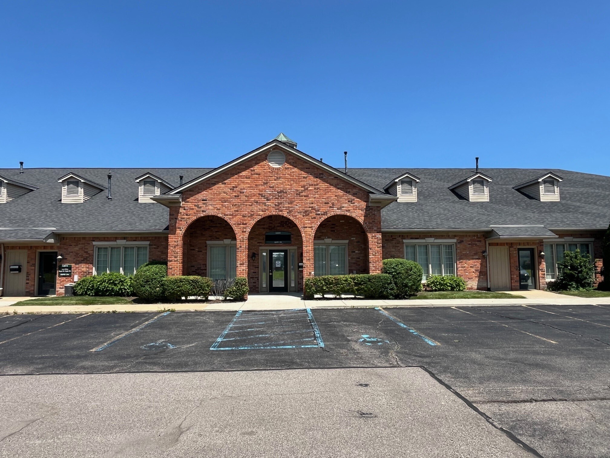 42855 Garfield Rd, Clinton Township, MI for Rent