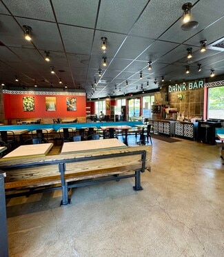 Thousand Oaks, CA Retail - 595 N Moorpark Rd