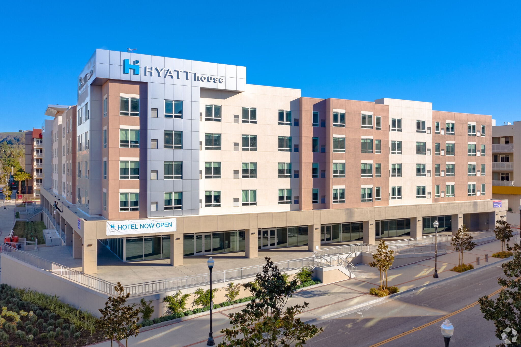 2200 Trojan Way, Los Angeles, CA for Rent