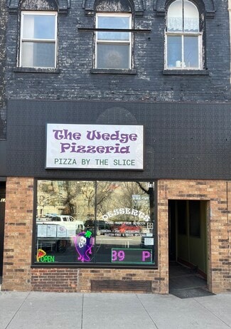 Iowa City, IA Storefront - 113 Iowa Ave