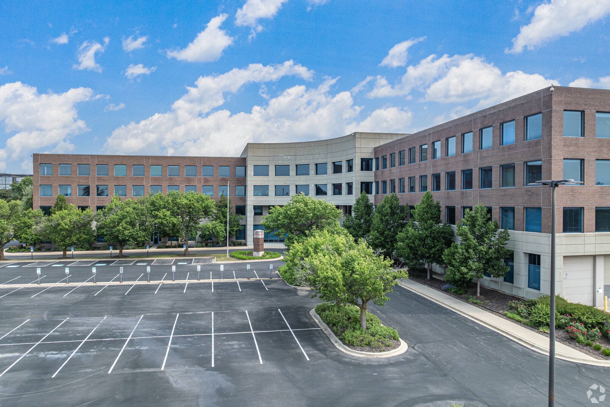 215 W Diehl Rd, Naperville, IL for Sale