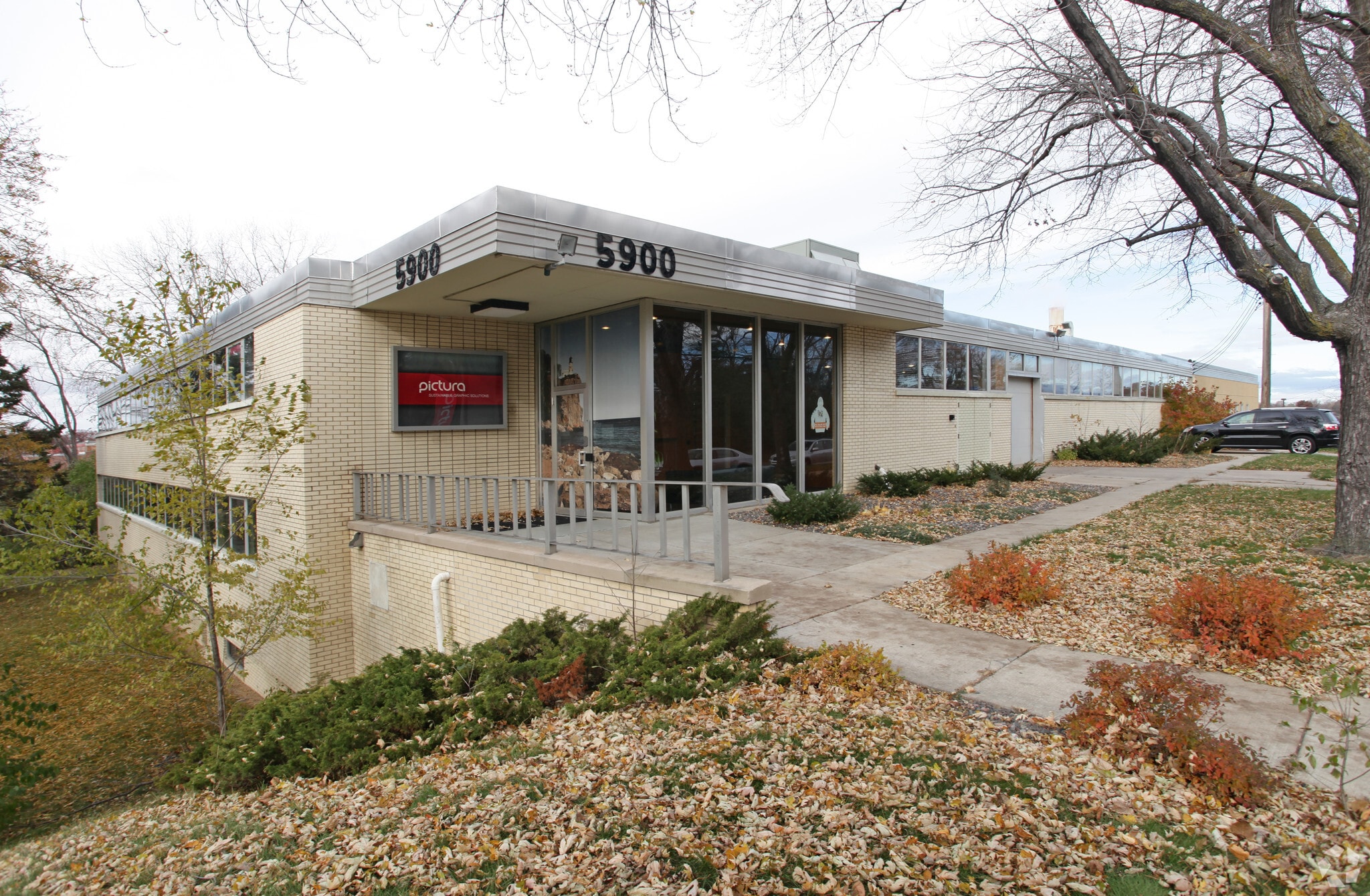 5900 Olson Memorial Hwy, Golden Valley, MN for Rent