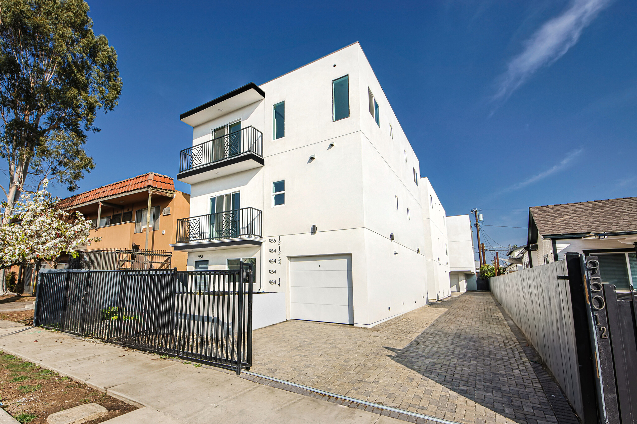 954 Kingsley Dr, Los Angeles, CA for Sale