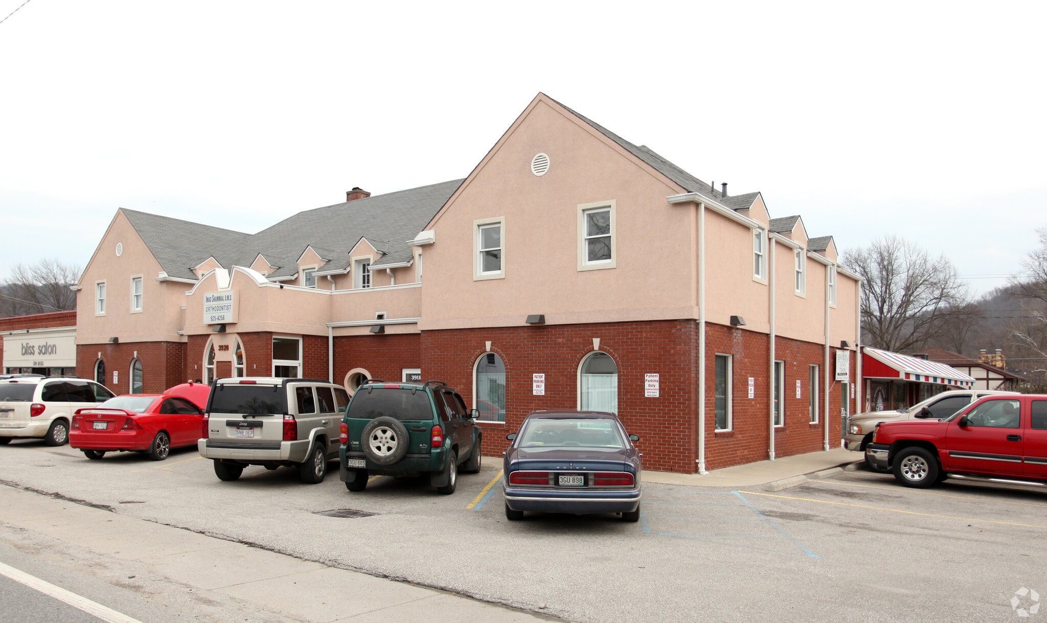 3920 Maccorkle Ave SE, Charleston, WV for Rent