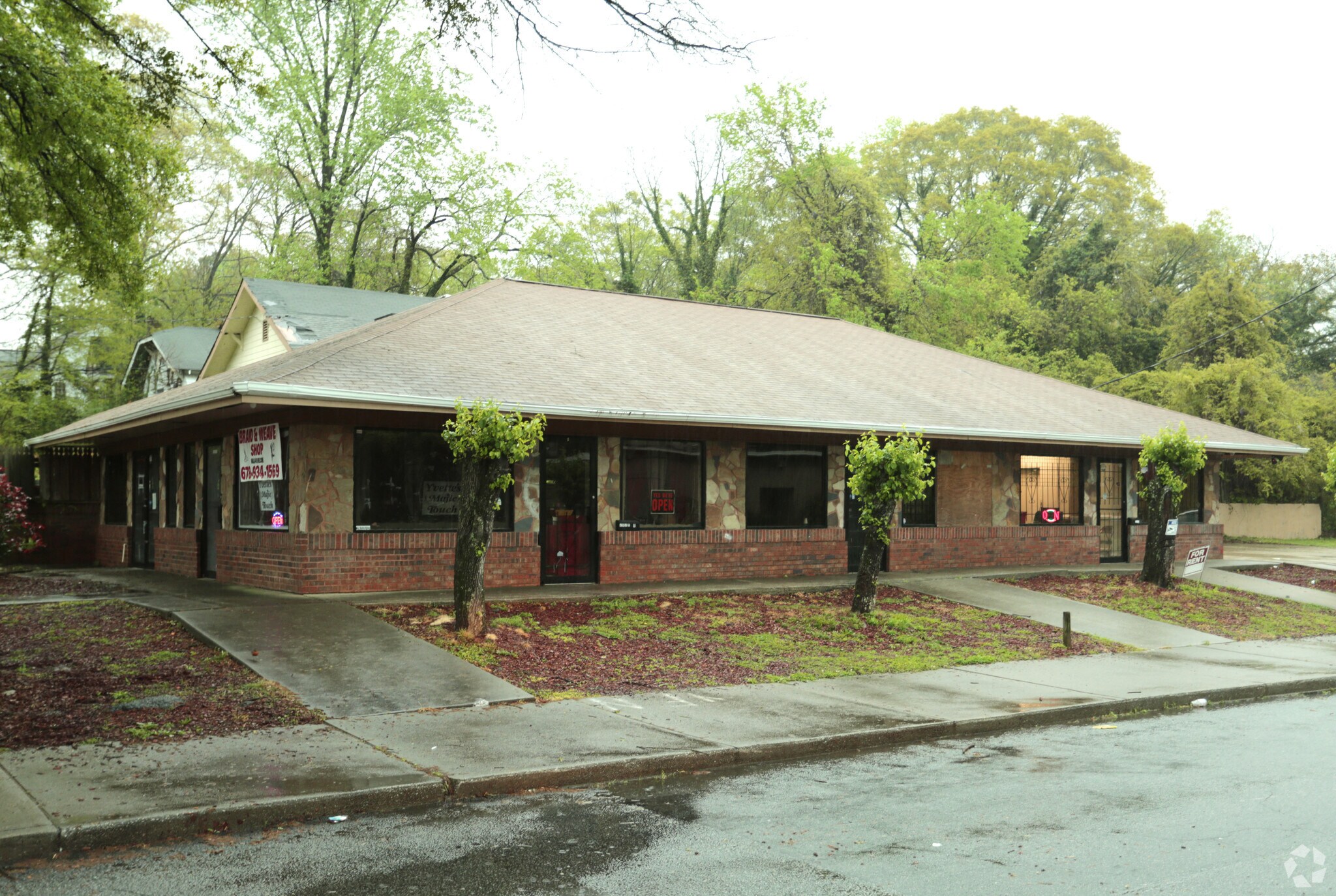 2038 Donald Lee Hollowell Pky Atlanta, GA 30318 Retail Property for