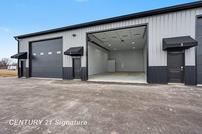 6284 Midland Rd, Freeland, MI for Sale