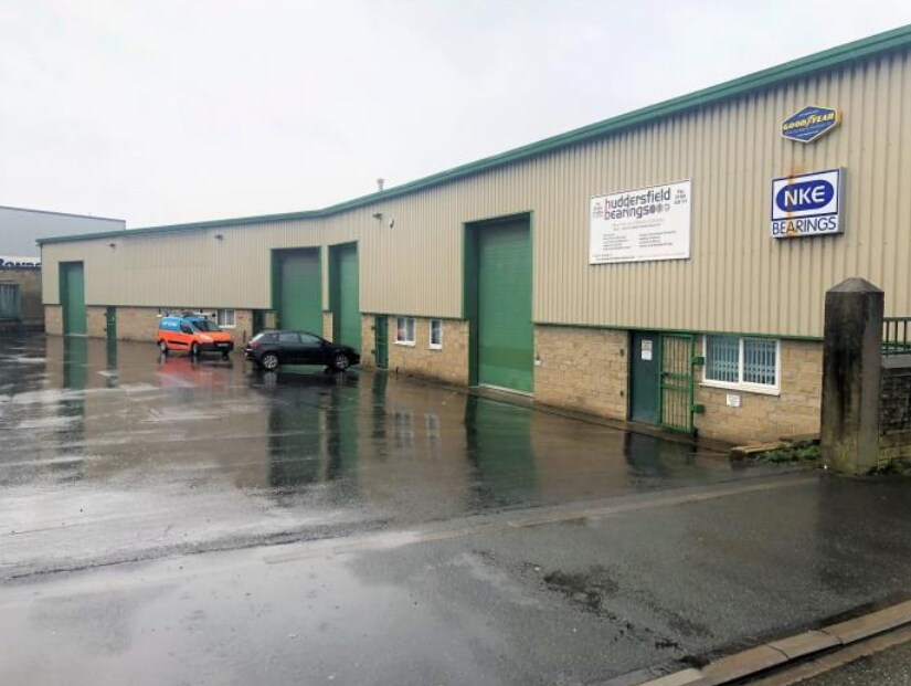 Hillhouse Ln, Huddersfield, WYK for Rent