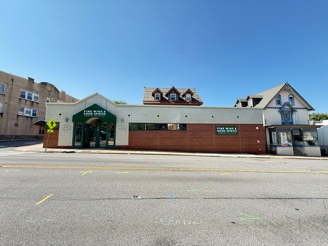 922 W Lancaster Ave, Bryn Mawr, PA for Sale