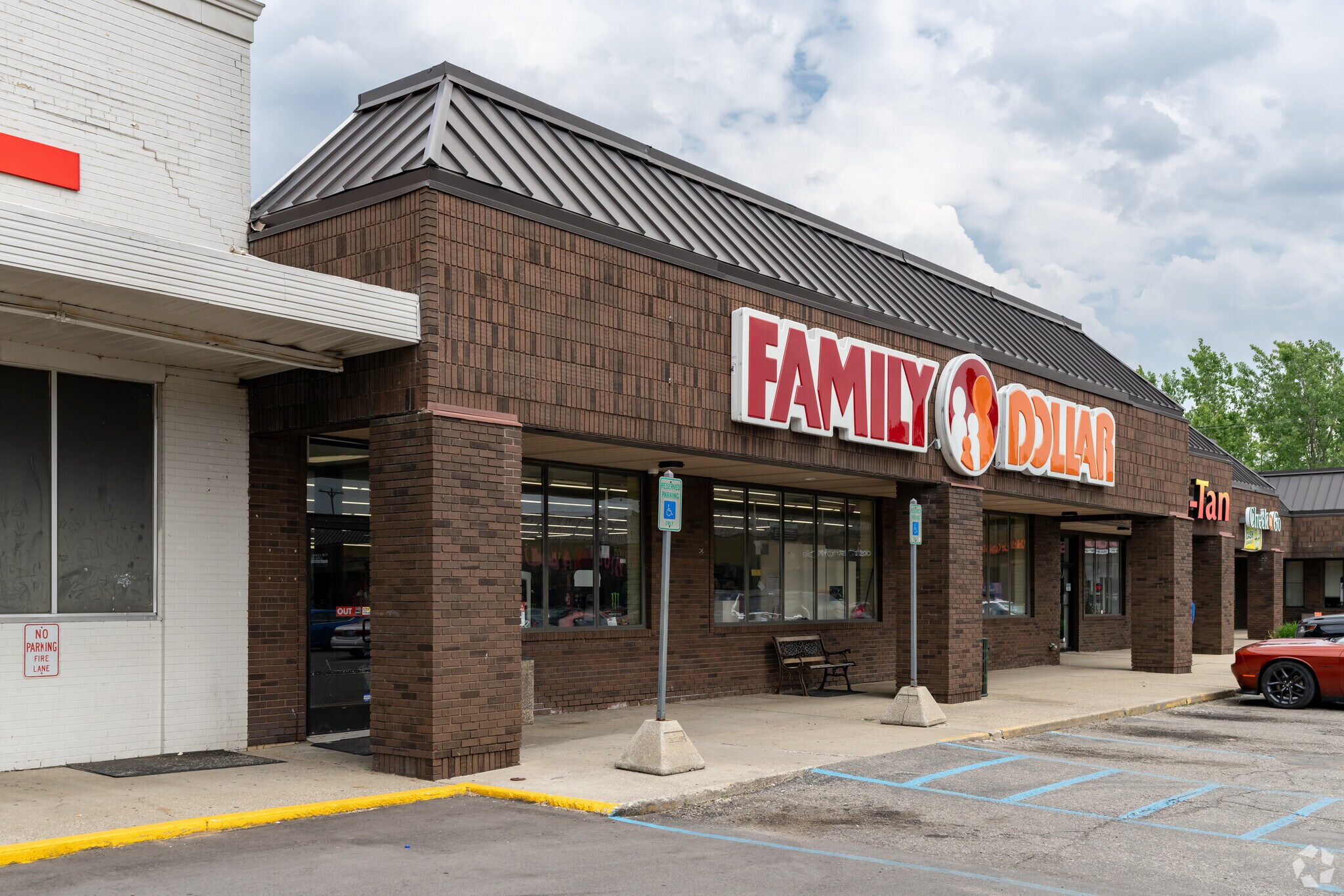 11956-11972 N Saginaw St, Mount Morris, MI for Rent