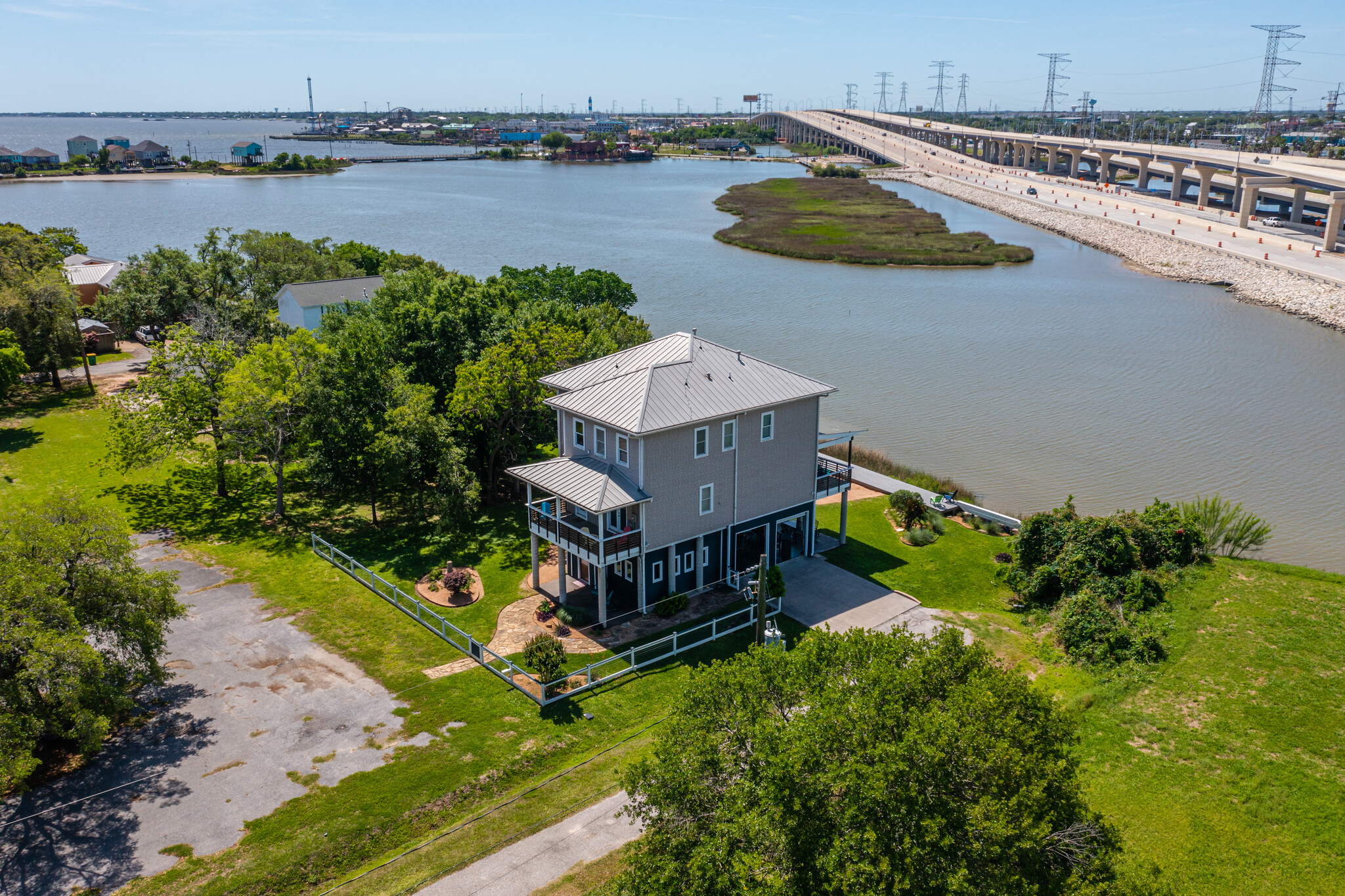 814 Hall Ave, Seabrook, TX for Sale