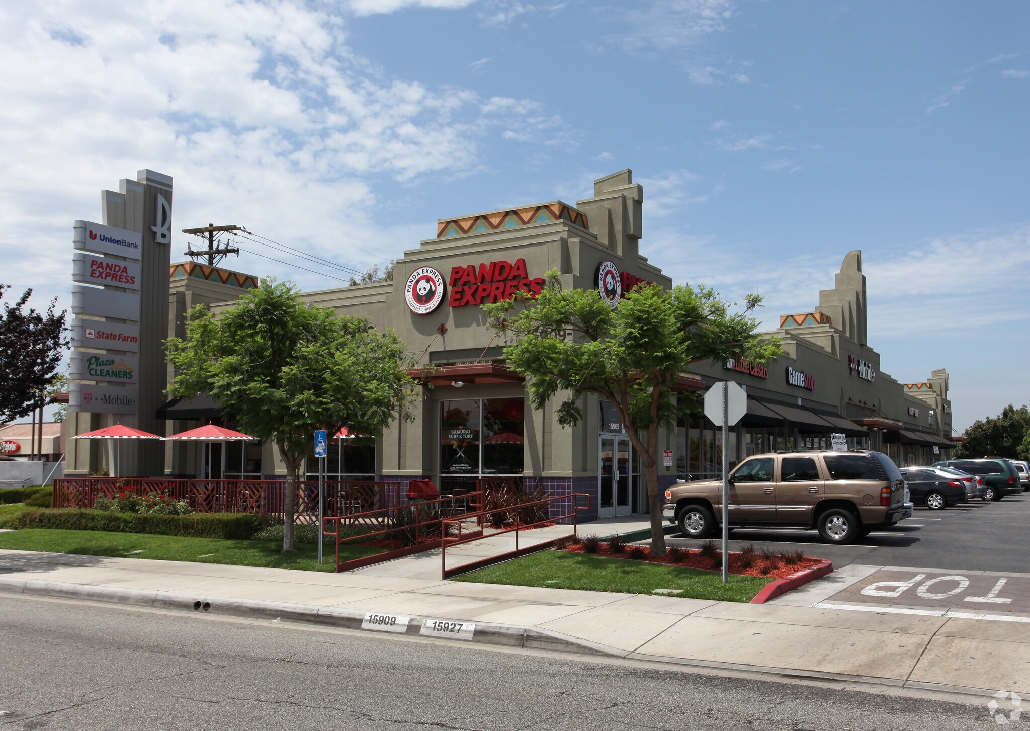 15909-15925 Bellflower Blvd, Bellflower, CA for Rent