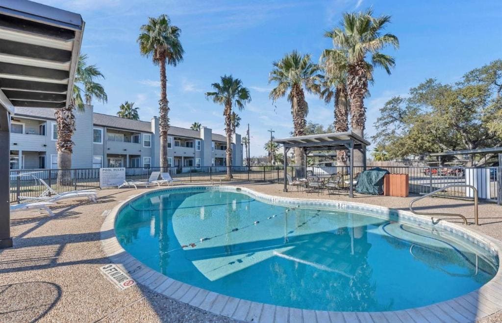 604 Highcrest Dr, Marble Falls, TX for Sale