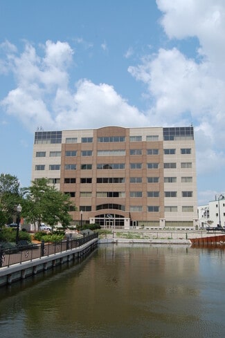 Neenah, WI Office - 120 N Commercial St