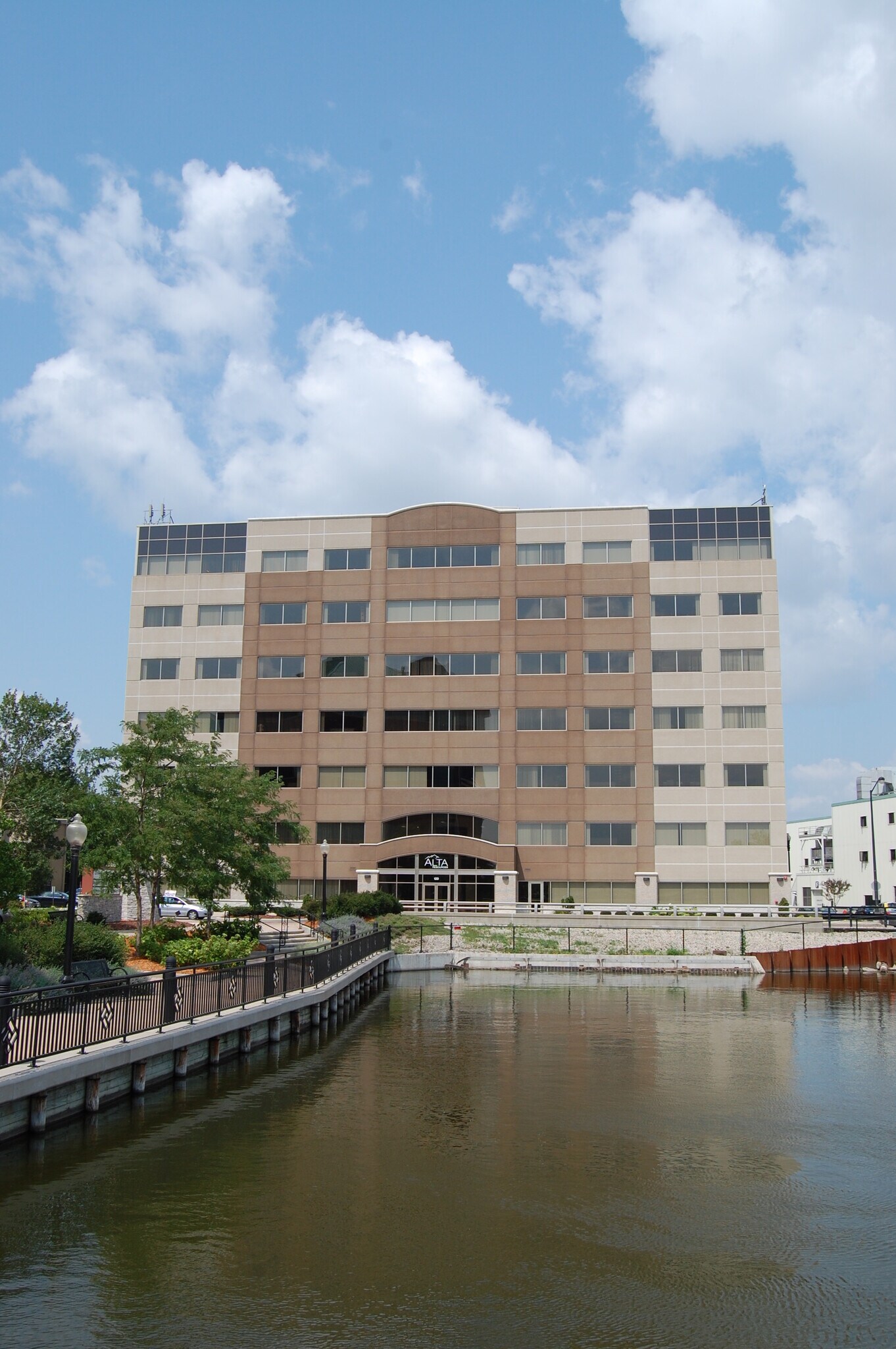 120 N Commercial St, Neenah, WI for Rent