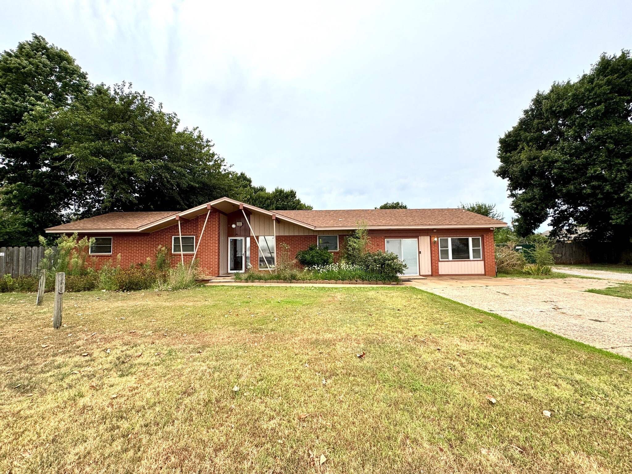 2804 S 4th St, Chickasha, OK for Sale