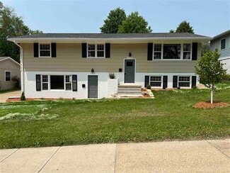 Iowa City, IA Multi-Family - 3006 Stanford Ave