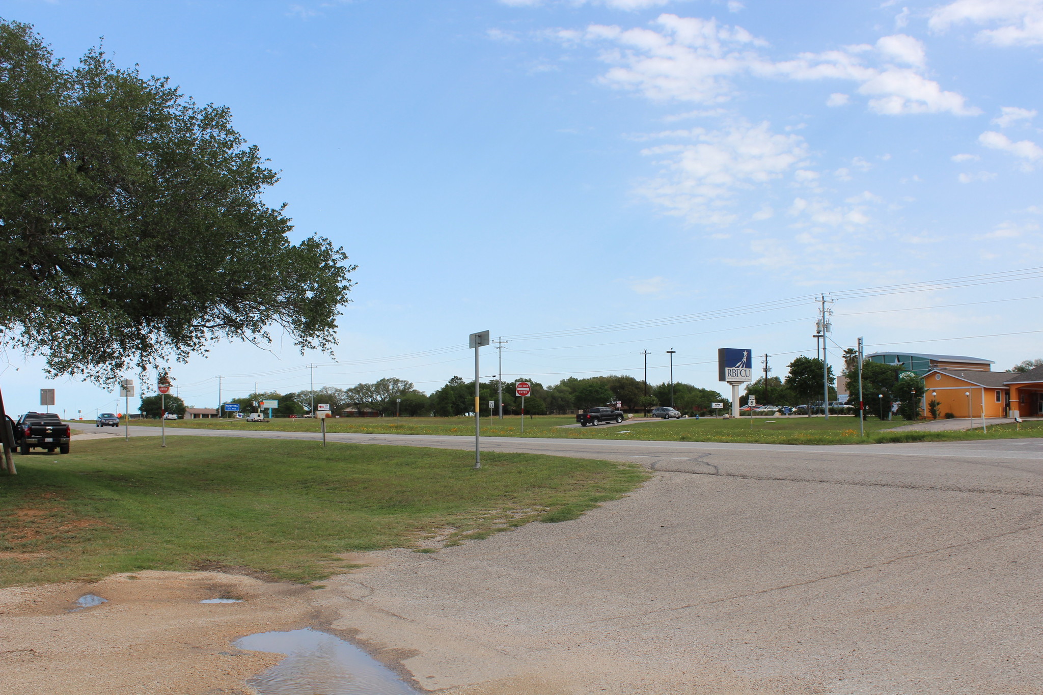 531 10th St, Floresville, TX for Sale