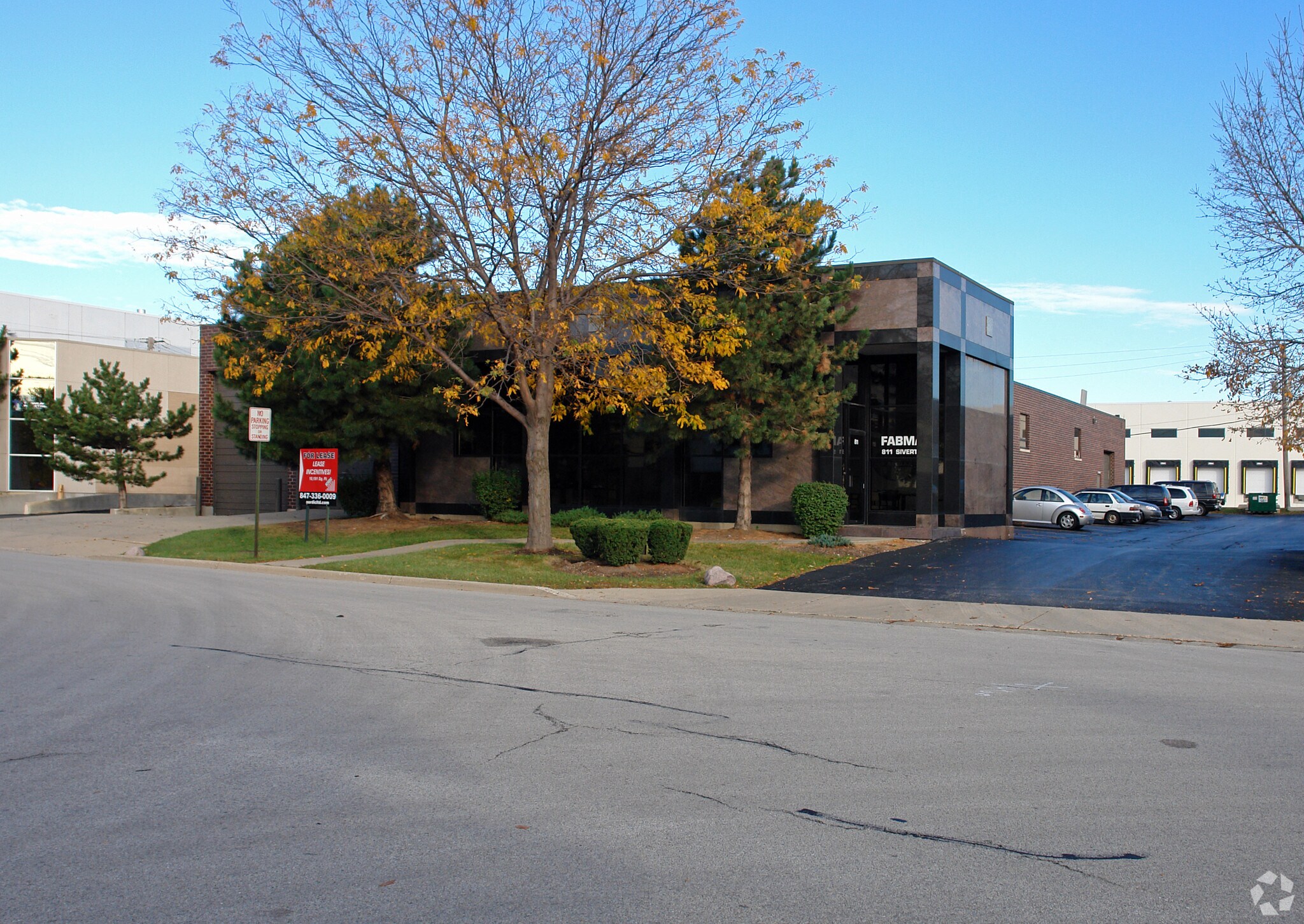 811 Sivert Dr, Wood Dale, IL for Rent