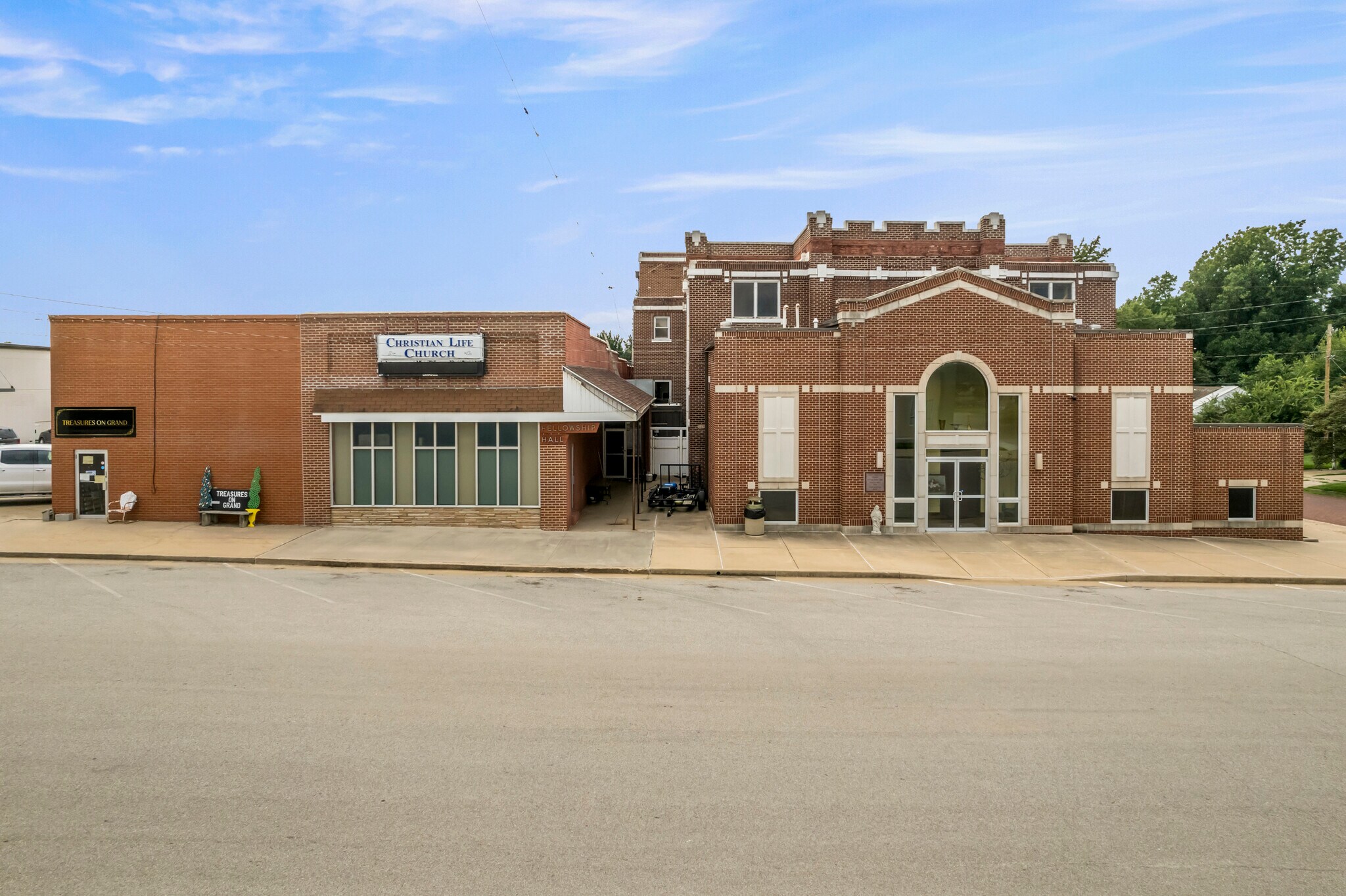 115-117 W Grand Ave, Tonkawa, OK for Sale