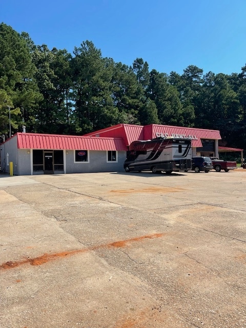 4098 N Henry Blvd, Stockbridge, GA for Sale