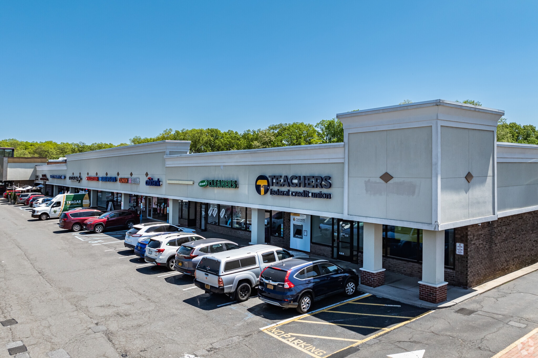 40 Vanderbilt Motor Pky, Commack, NY for Rent