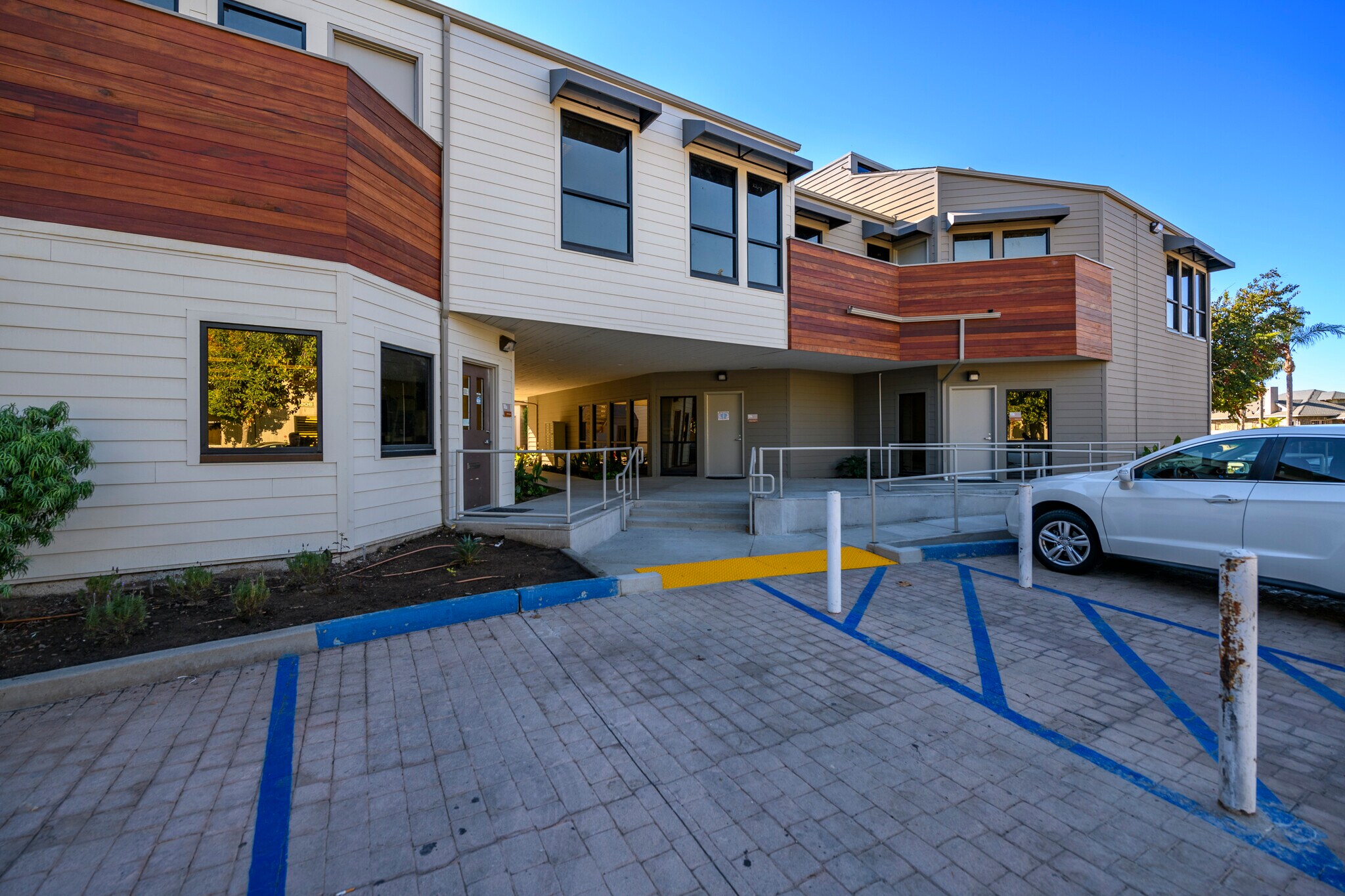 705 W La Veta Ave, Orange, CA for Rent
