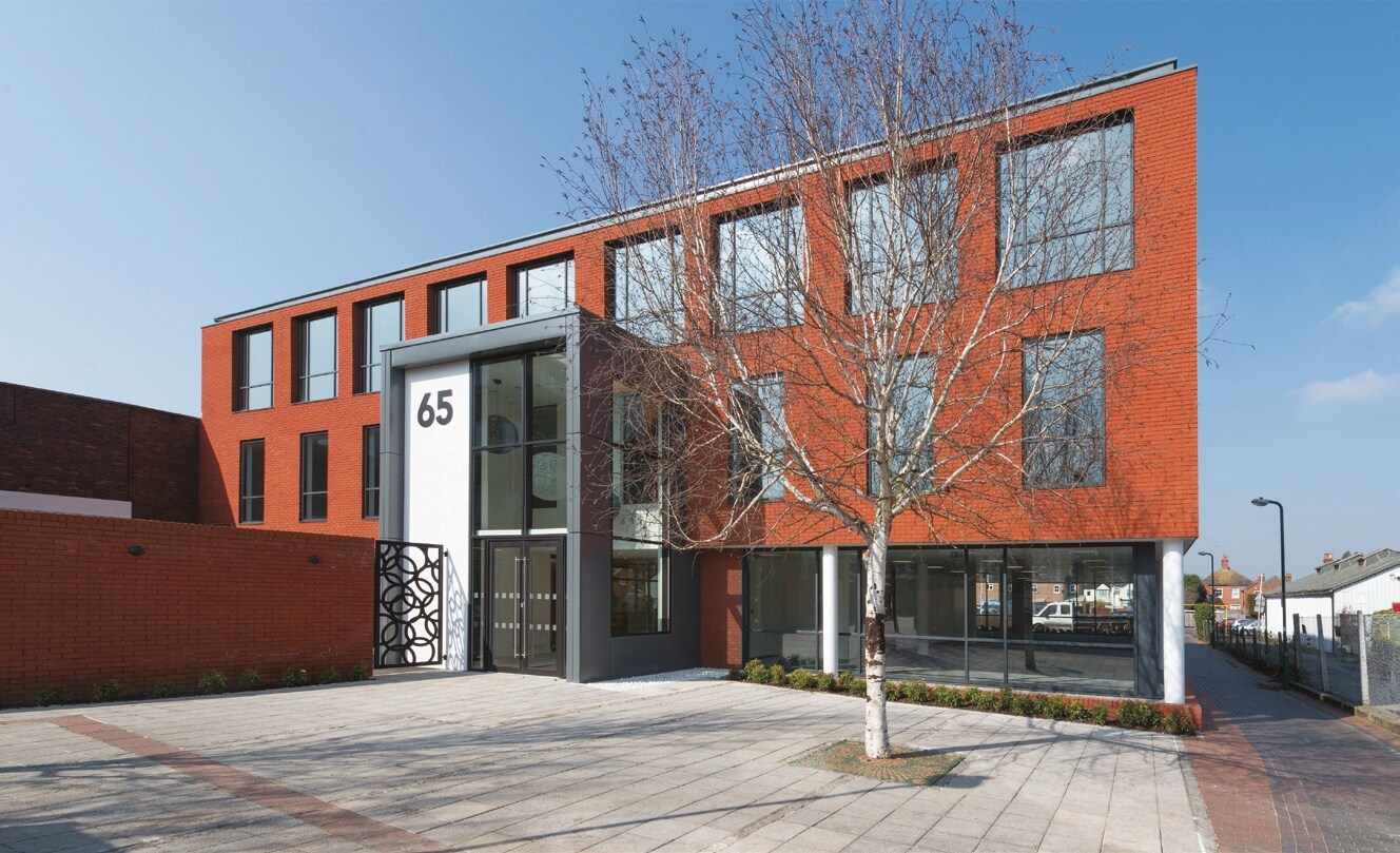 65 High St, Egham, SRY for Rent