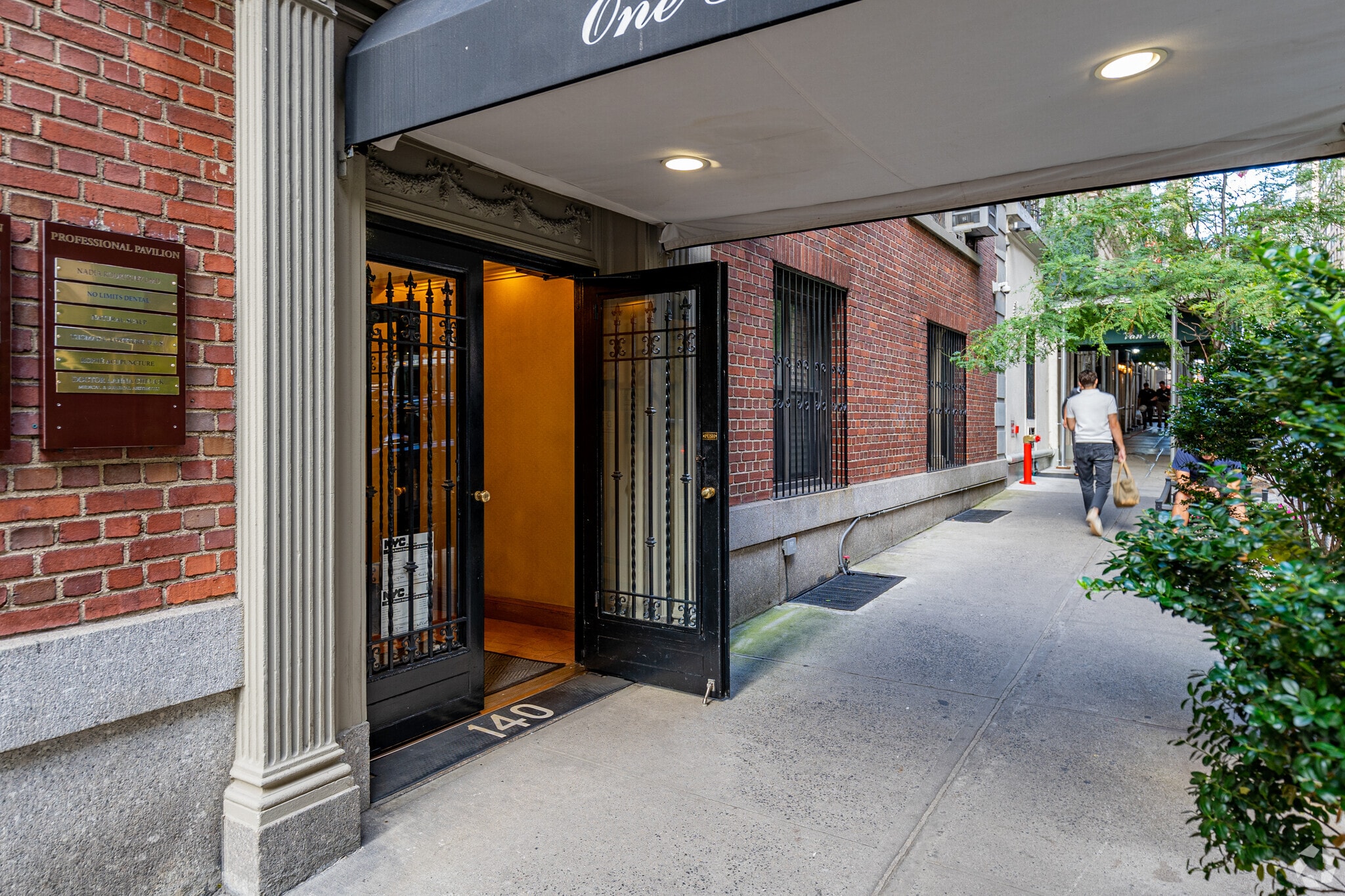 140 W 58th St, New York, NY for Rent