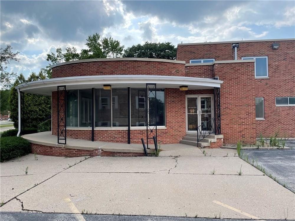 334 W Main St, Decatur, IL for Sale