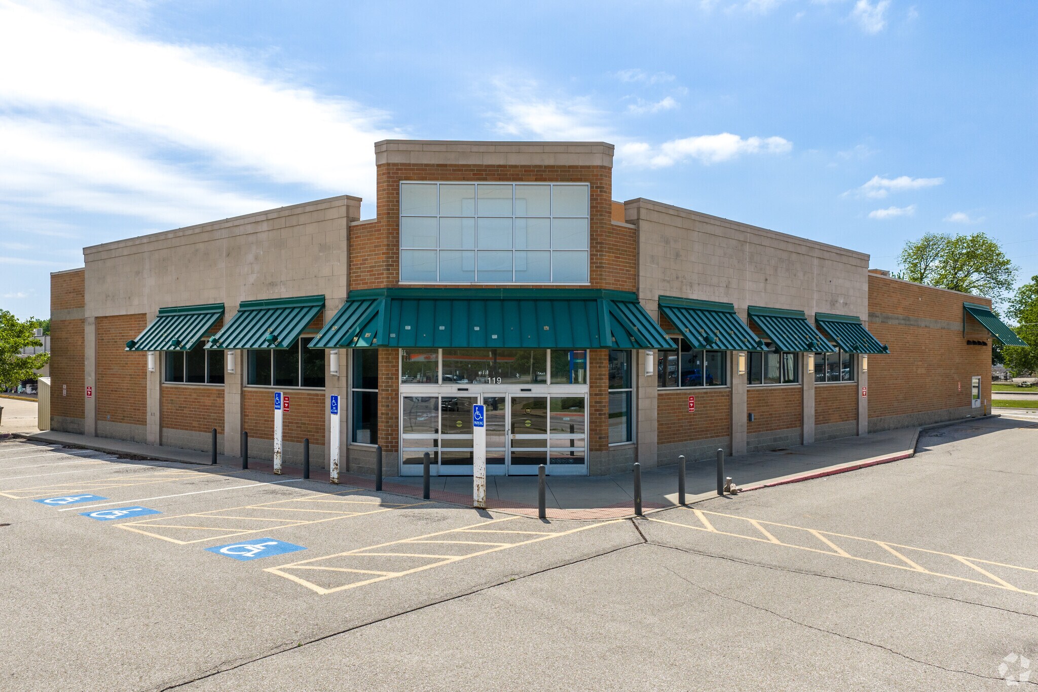 119 W 6th Ave, El Dorado, KS for Rent