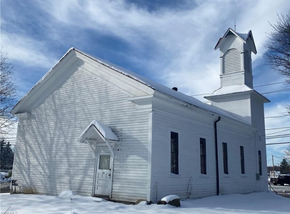 9807 Columbia Rd, Olmsted Falls, OH for Rent