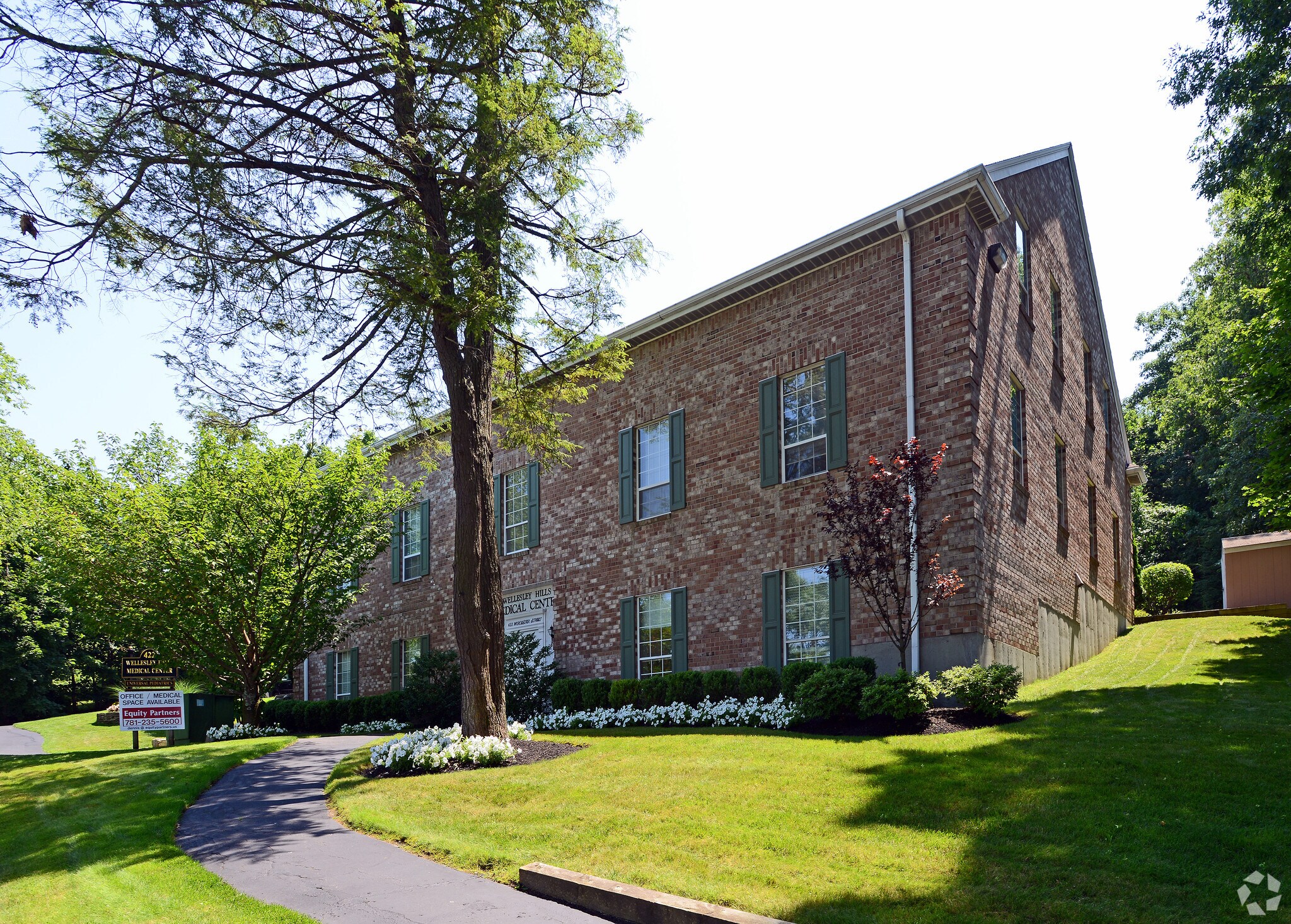 422 Worcester St, Wellesley, MA for Rent