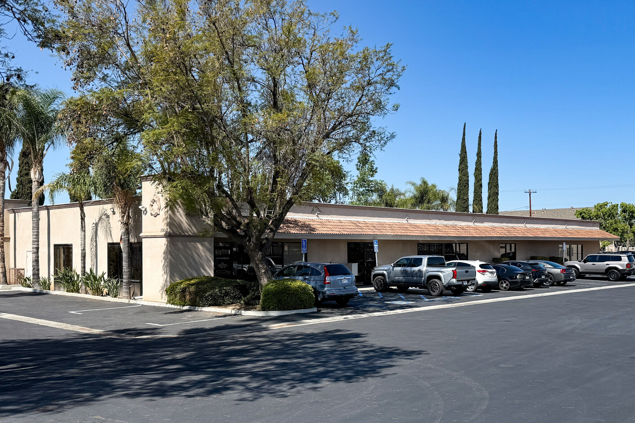 10683 Magnolia Ave, Riverside, CA for Rent