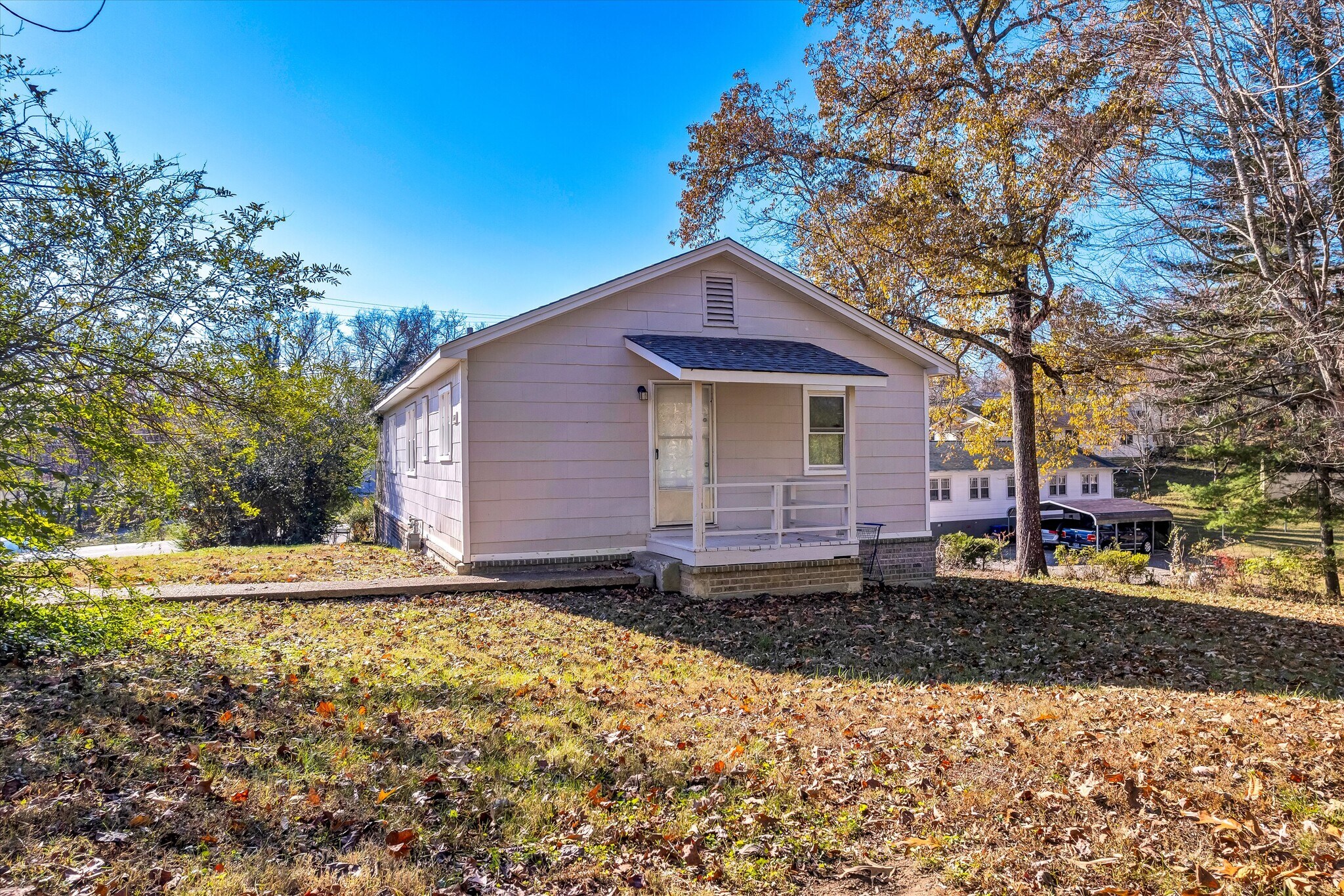 558 W Outer Dr, Oak Ridge, TN for Sale