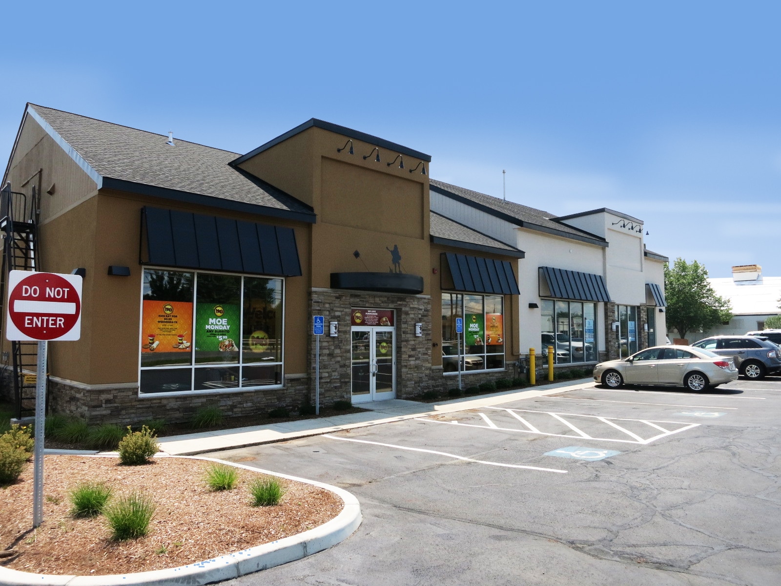 379 Russell St Hadley, MA 01035 Retail Property for Lease on