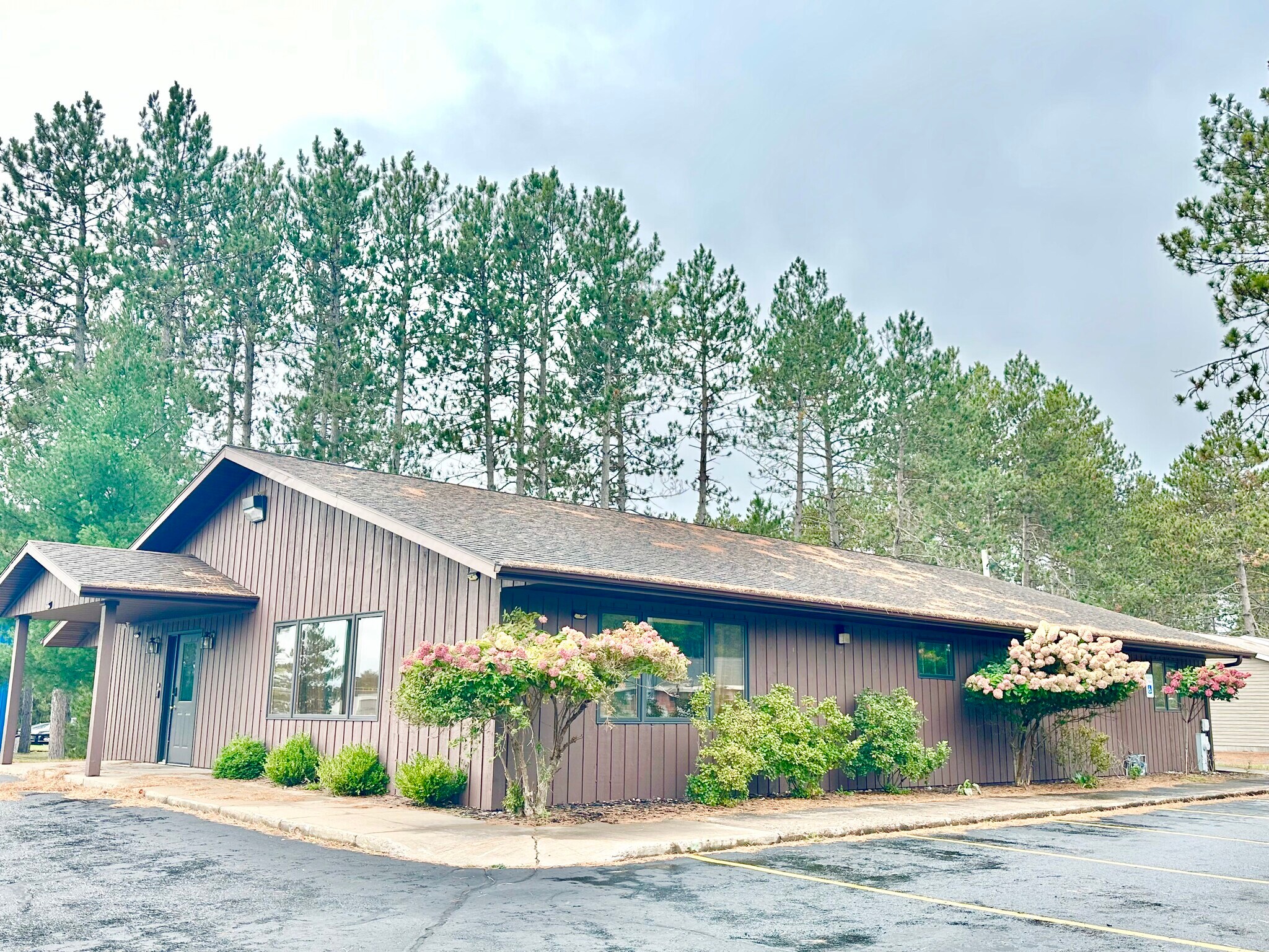 809 Pyle Dr, Kingsford, MI for Sale